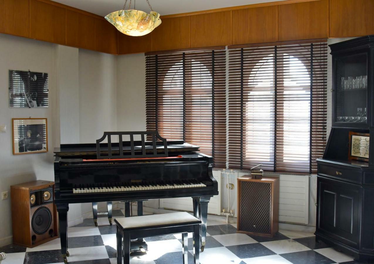 Вилла Priamos Kalitehnoupoli Рафина Экстерьер фото